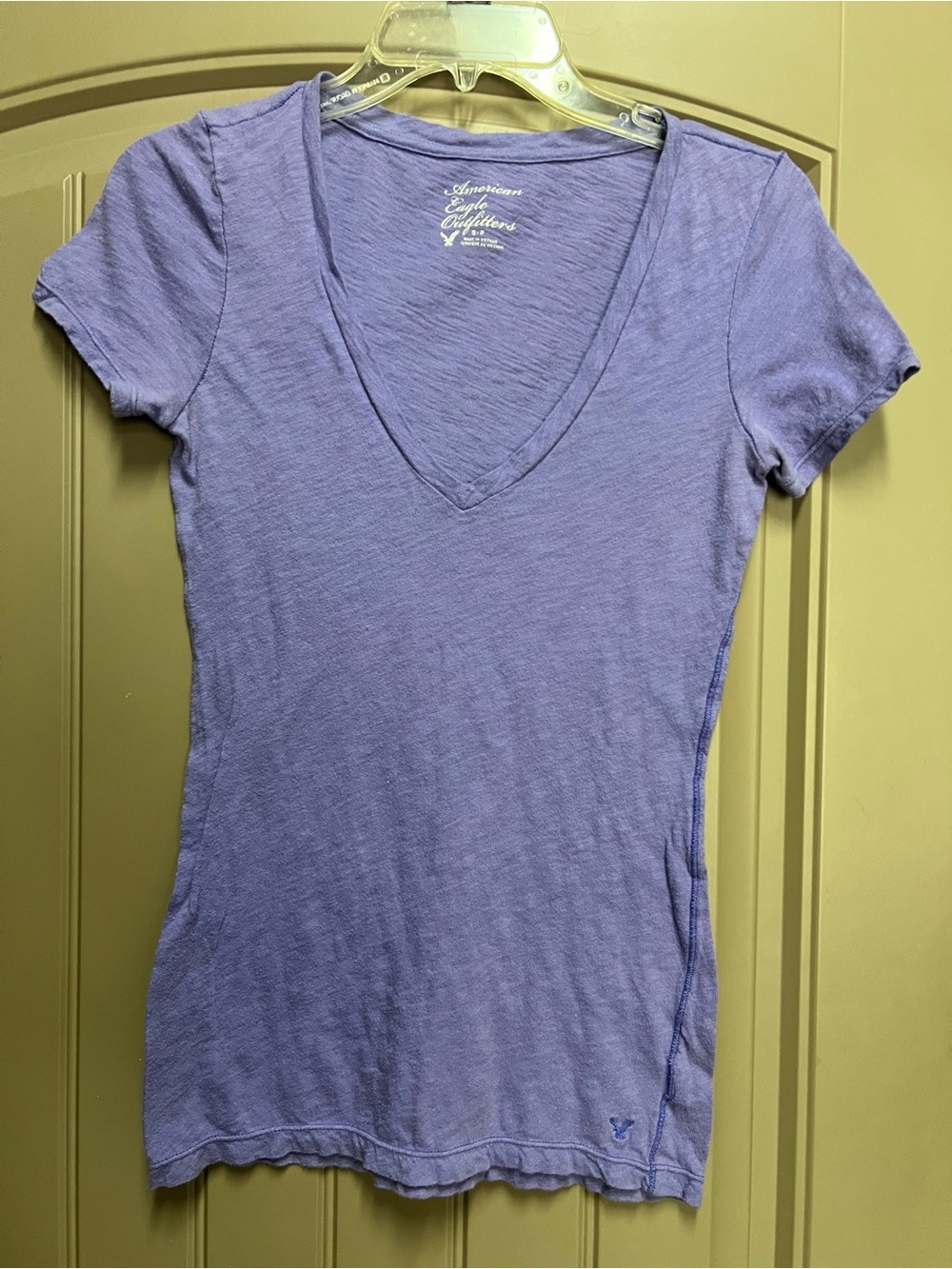 American Eagle Outfitters V-Neck T-Shirt Women’s S/P Purple Lavender